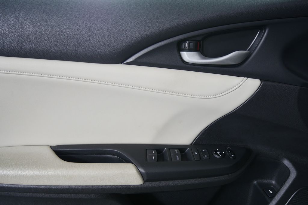 Thumbnail: 2019 Honda Insight - 8