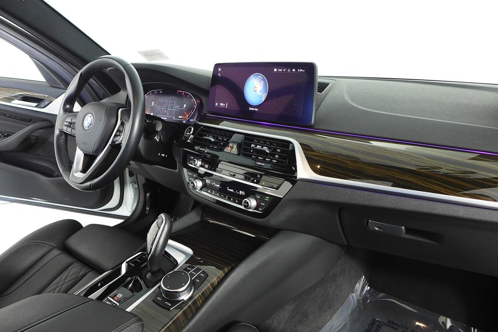 Thumbnail: 2022 BMW 5 Series - 13