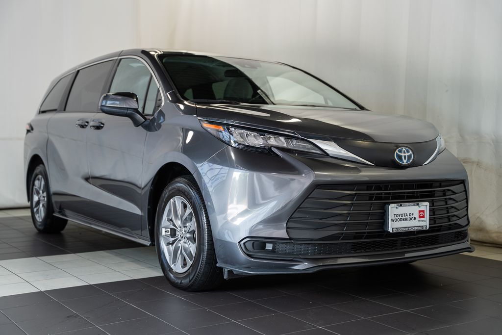 Magnetic Gray Metallic 2025 Toyota Sienna Minivan Front-Wheel Drive Continuously Variable Transmission