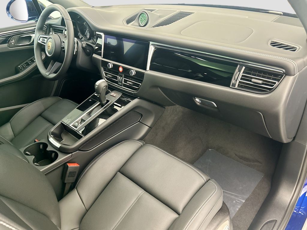 Thumbnail: 2026 Porsche Macan - 19