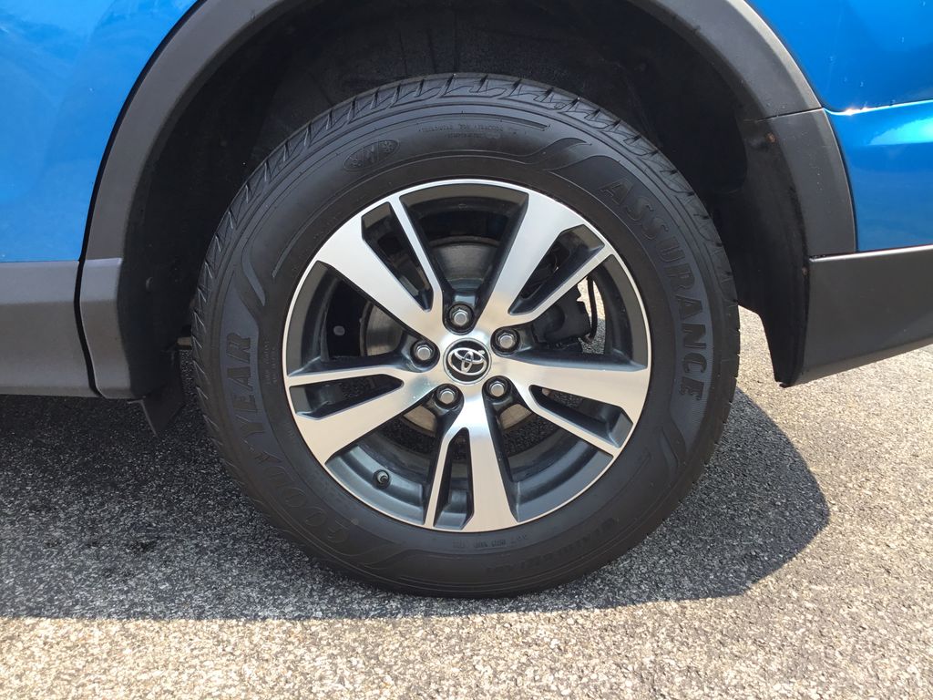 Thumbnail: 2018 Toyota RAV4 - 10