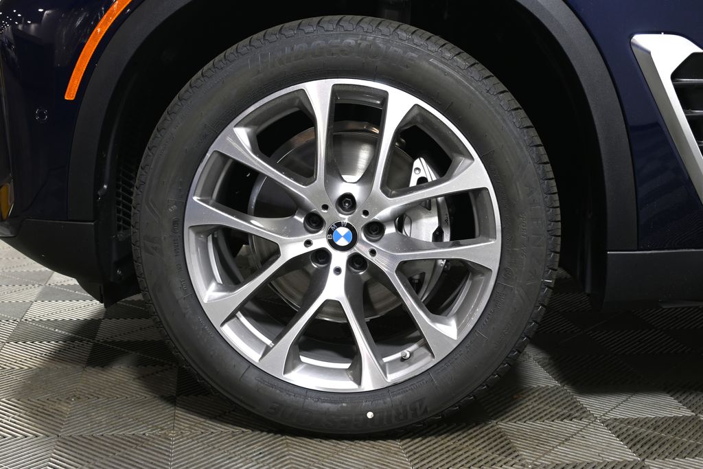 Thumbnail: 2026 BMW X5 - 12