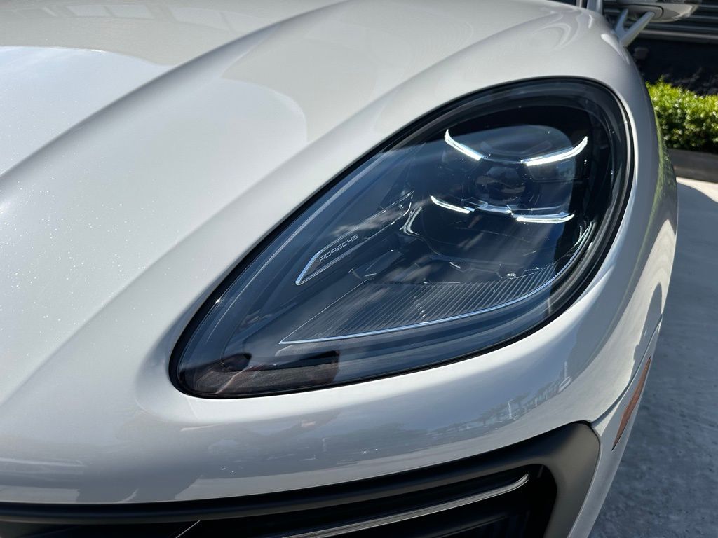 Thumbnail: 2026 Porsche Macan - 13