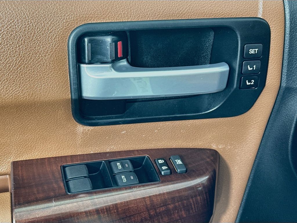 Thumbnail: 2017 Toyota Sequoia - 18
