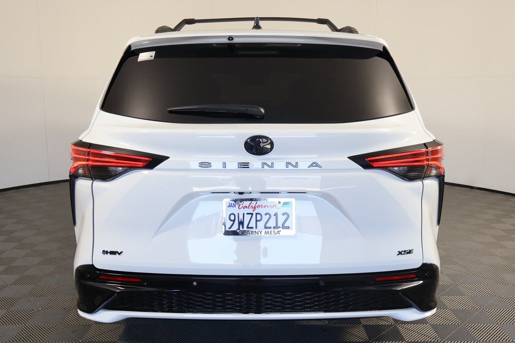 Thumbnail: 2026 Toyota Sienna - 4