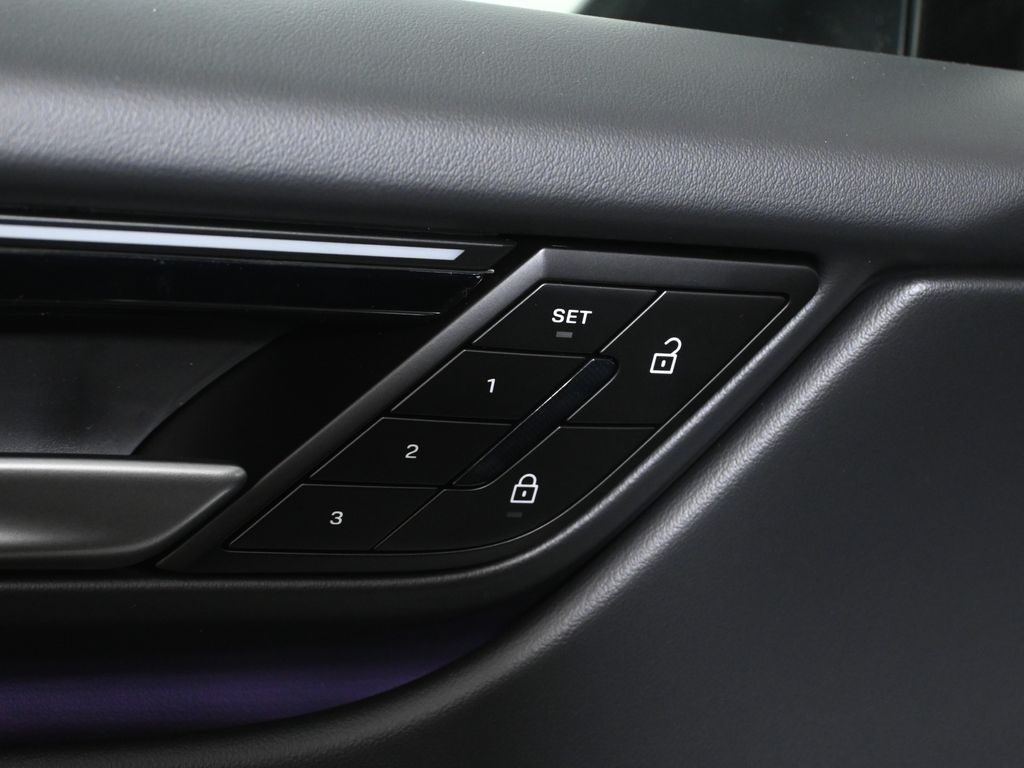 Thumbnail: 2026 Porsche Macan - 30