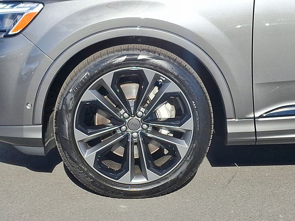 Thumbnail: 2026 Audi Q7 - 5