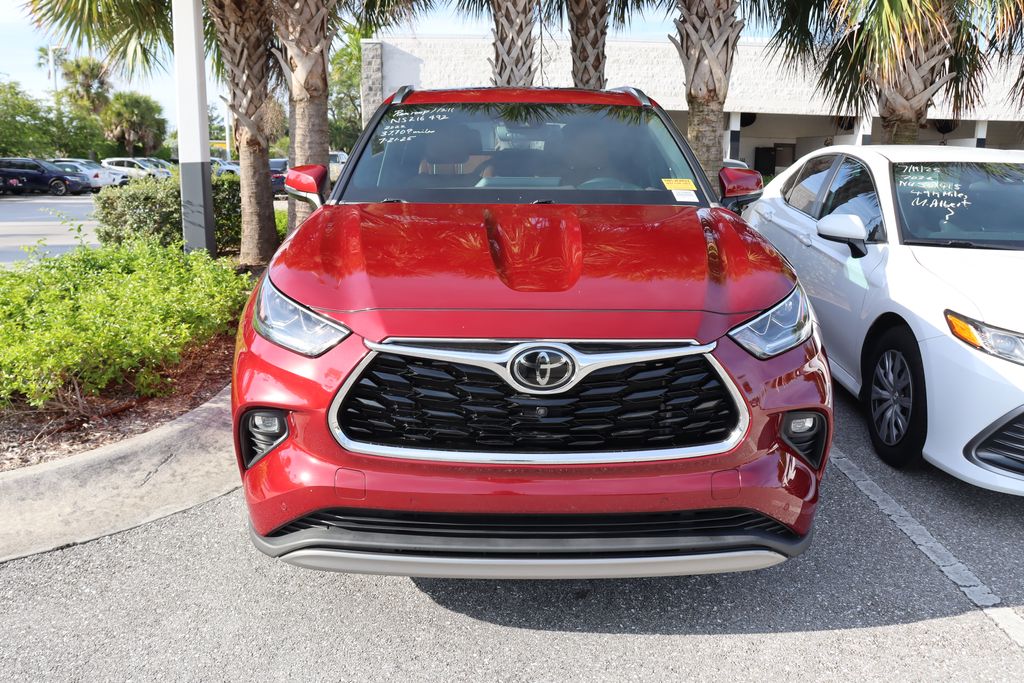 Thumbnail: 2022 Toyota Highlander - 5