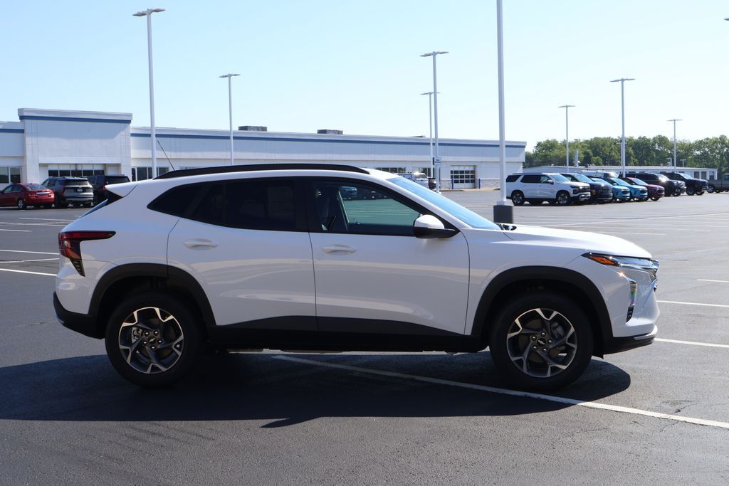 Thumbnail: 2026 Chevrolet Trax - 9
