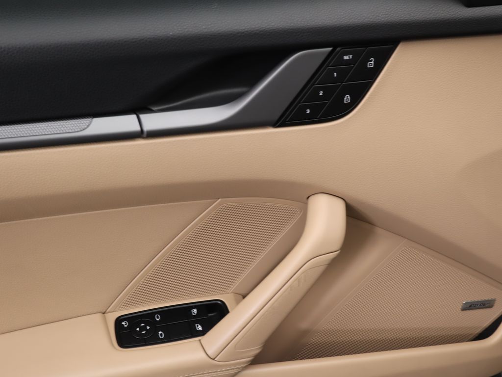 2022 Porsche 911 Carrera 4S 24
