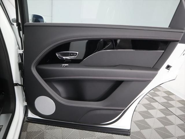 Thumbnail: 2025 Bentley Bentayga - 28