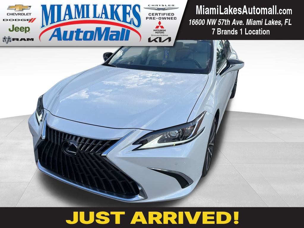 2025 Lexus ES 350 350's photo