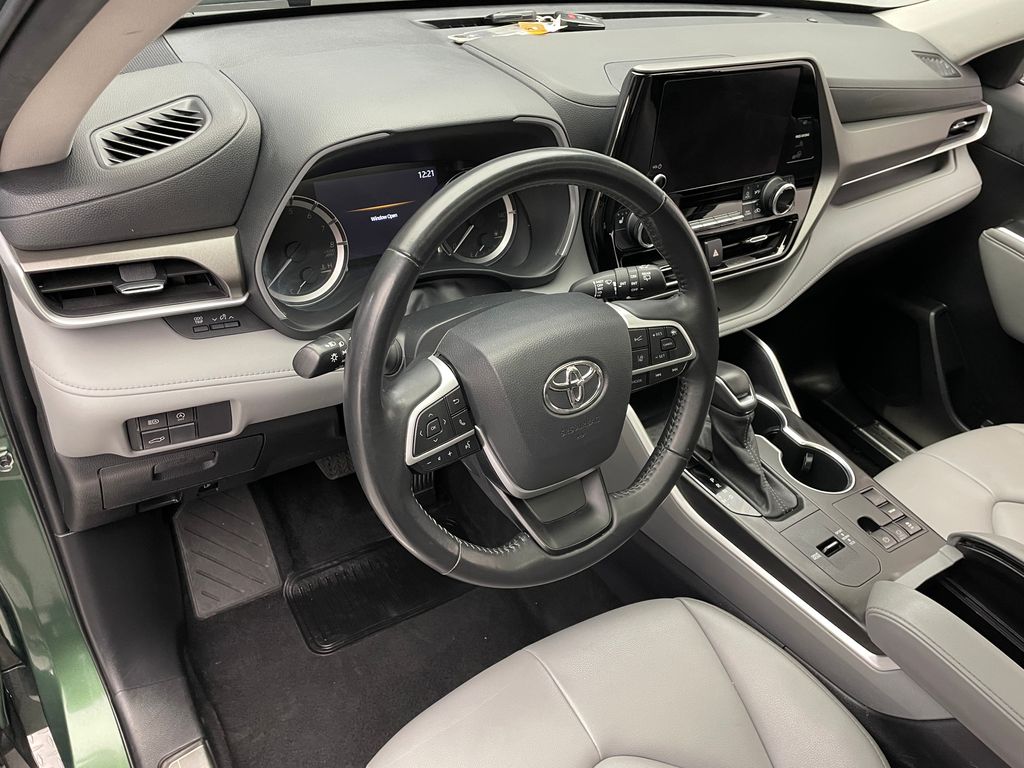 2023 Toyota Highlander XLE 11
