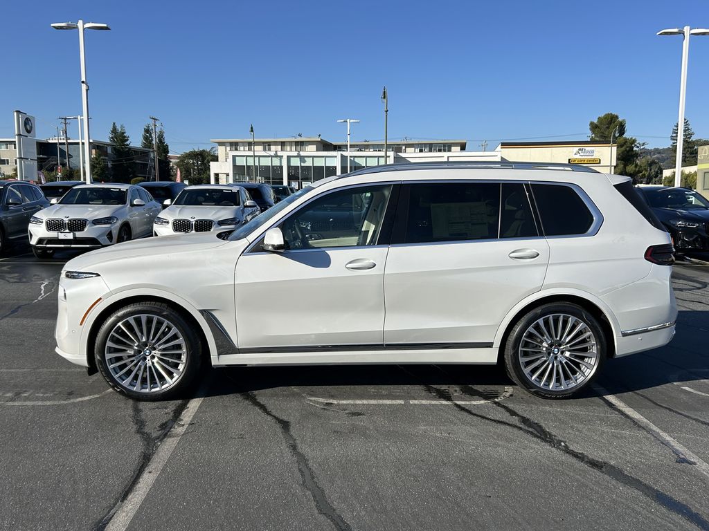 2025 BMW X7 xDrive40i 2