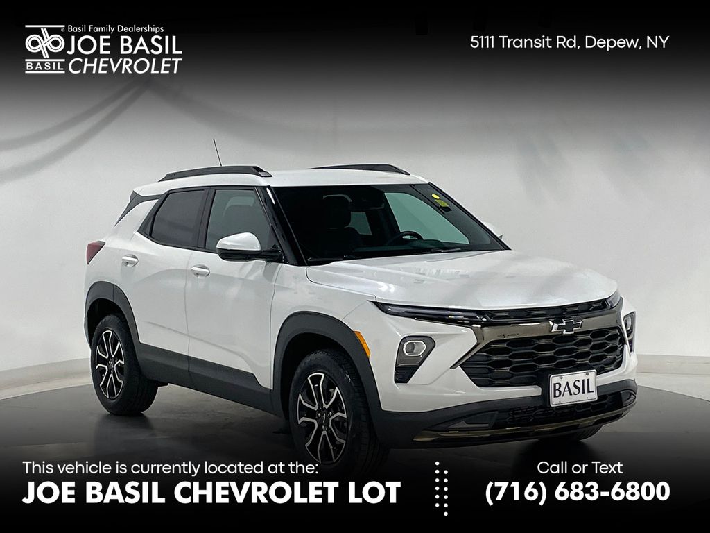 White (Iridescent Pearl Tricoat) 2025 Chevrolet Trailblazer SUV / Crossover Four-Wheel Drive 9-Speed Automatic