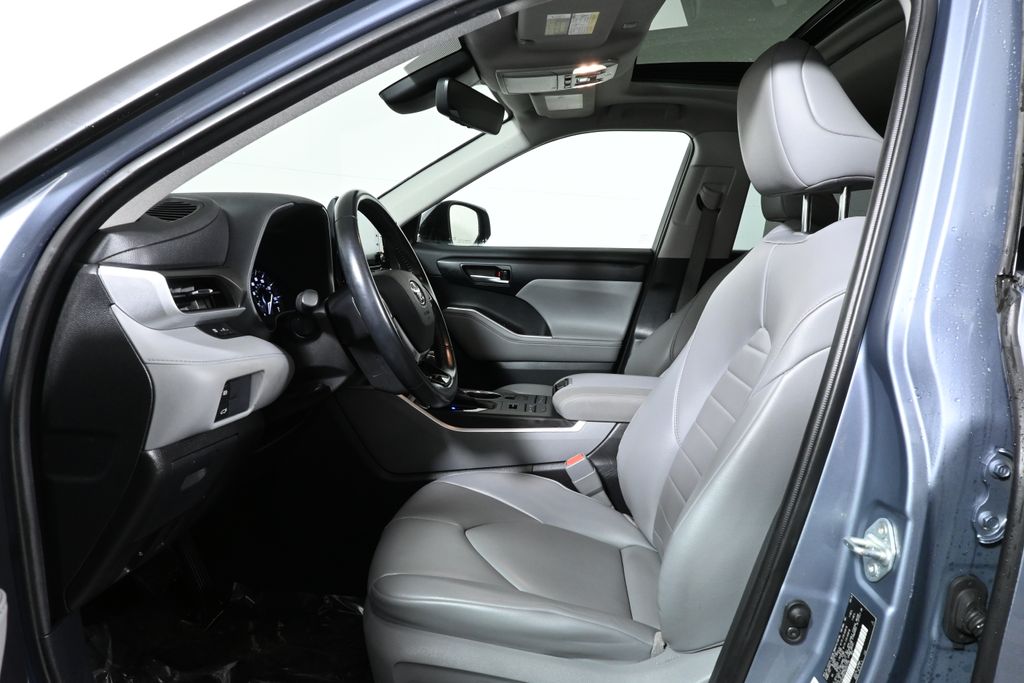 Thumbnail: 2021 Toyota Highlander - 3