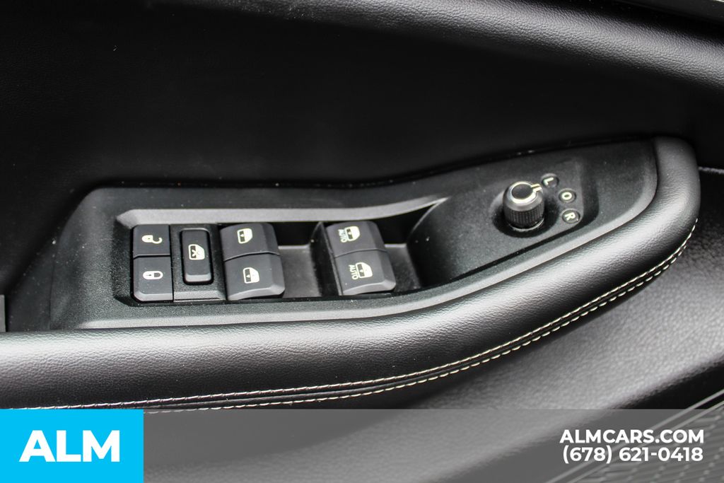 Used 2025 Black Jeep Altitude image 36