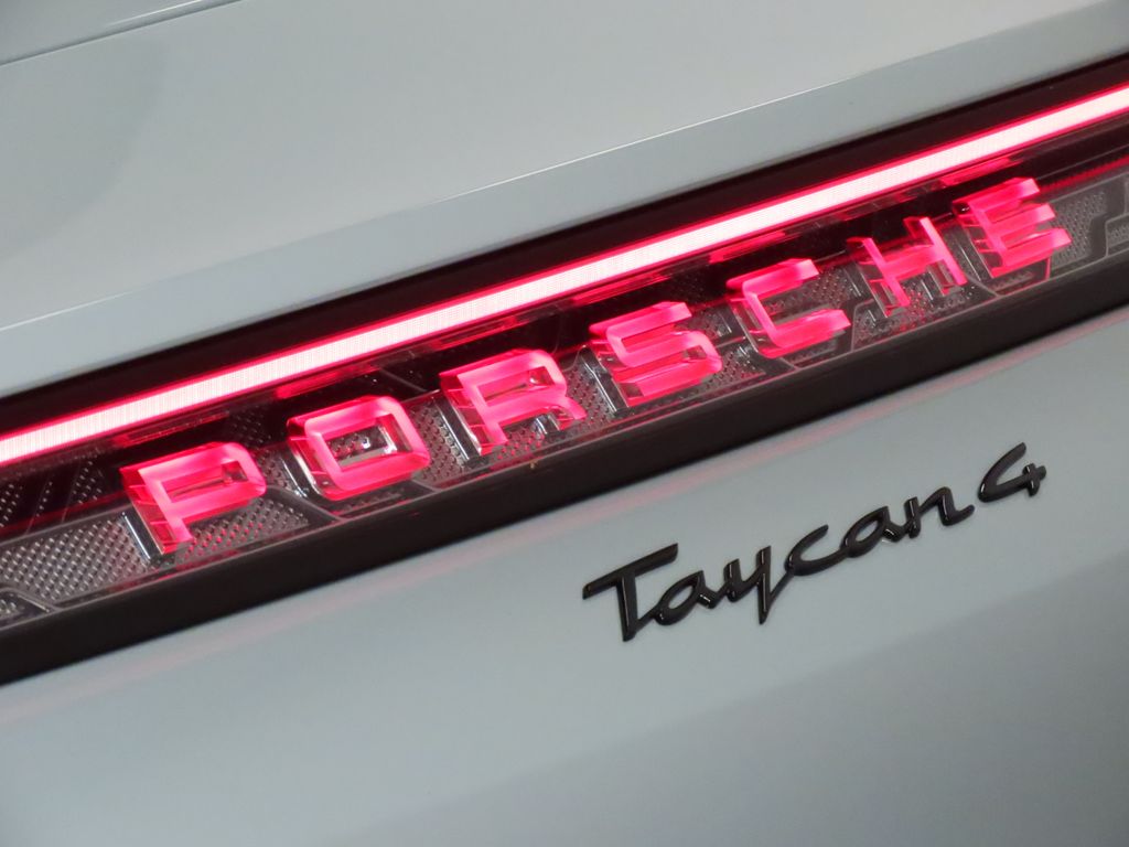 Thumbnail: 2026 Porsche Taycan - 12