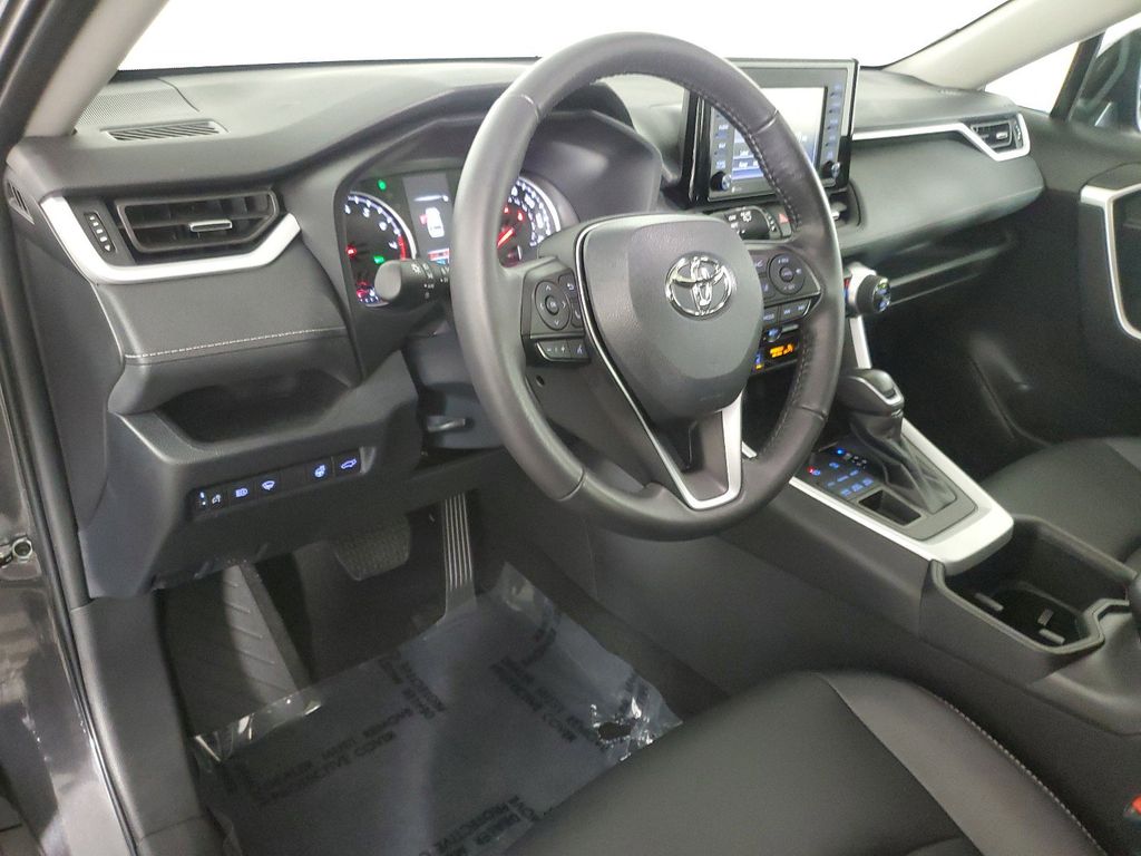 2022 Toyota RAV4 XLE Premium 26