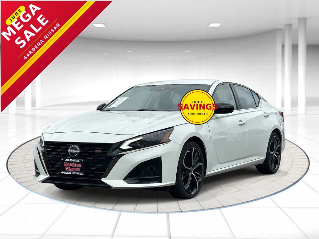 Glacier White 2024 Nissan Altima 2.5 SR FWD Sedan Front-Wheel Drive Continuously Variable Transmission