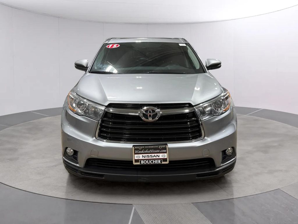 Used 2015 Silver Sky Metallic Toyota XLE V6 image 8