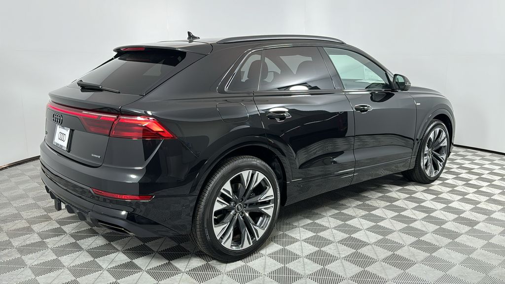 Thumbnail: 2025 Audi Q8 - 5