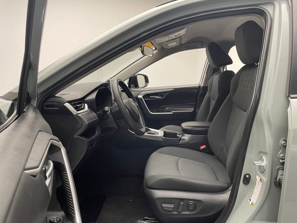 2023 Toyota RAV4 XLE 12