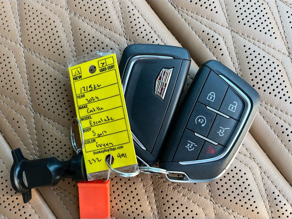 Used 2024 Green Cadillac Sport image 38