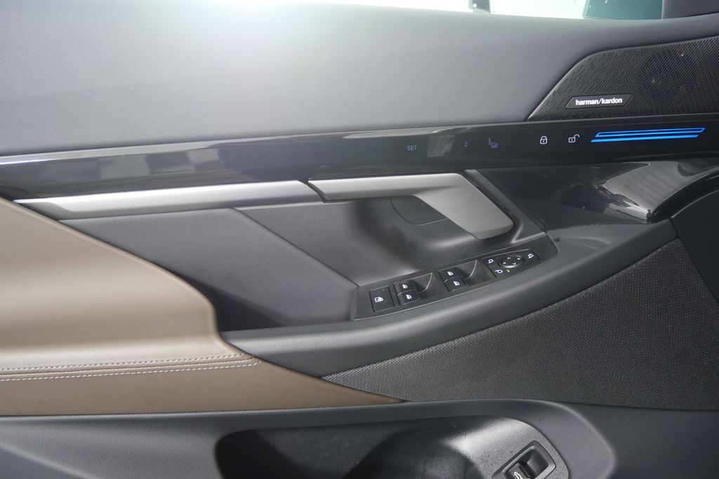 Thumbnail: 2025 BMW 5 Series - 8