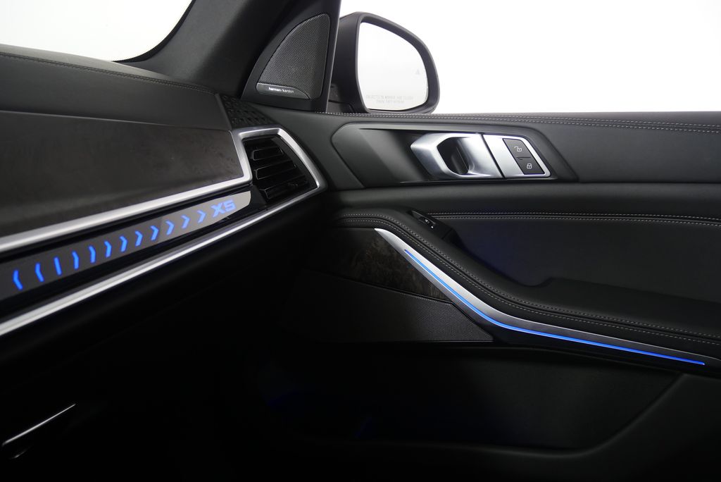 2025 BMW X5 xDrive40i 30