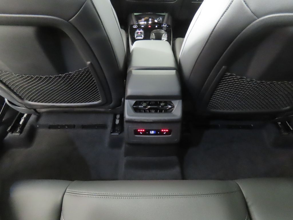 Thumbnail: 2025 Audi Q6 e-tron - 23