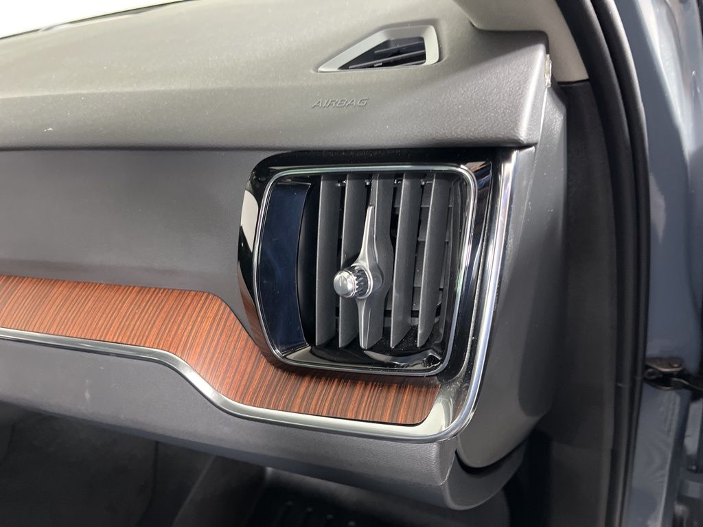 Thumbnail: 2024 Volvo S60 - 20