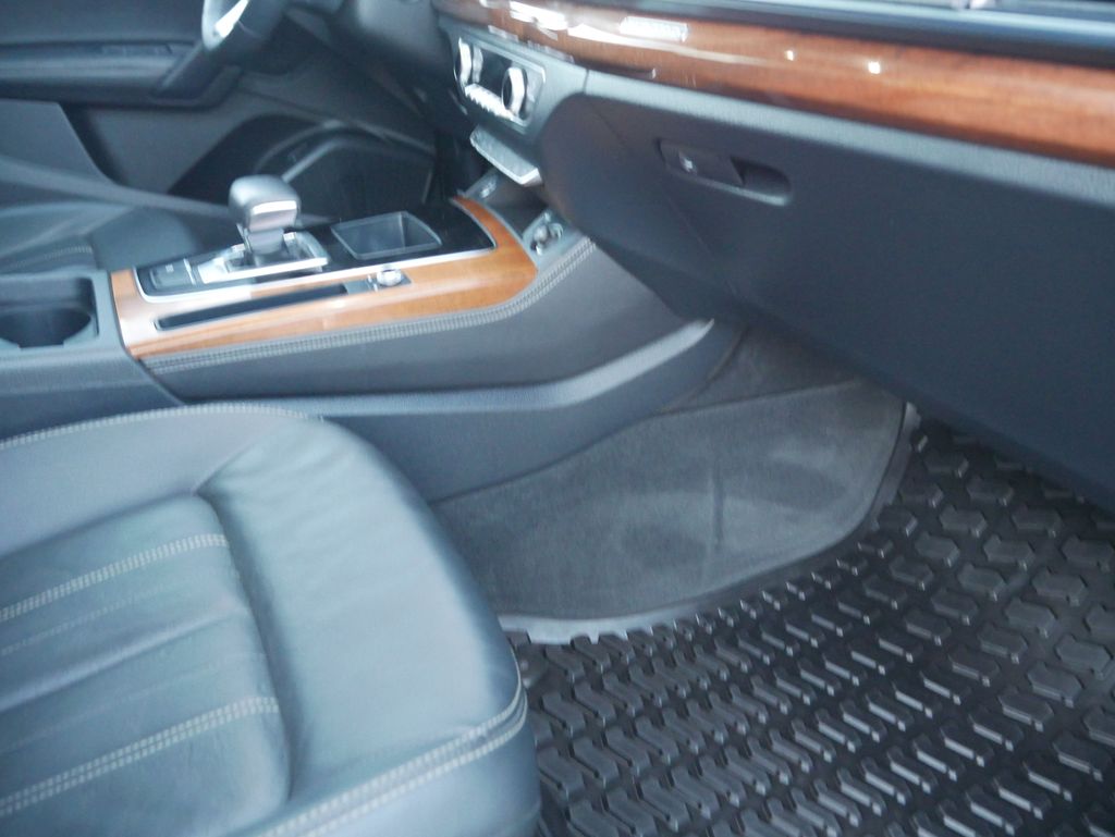 Thumbnail: 2023 Audi Q5 - 30