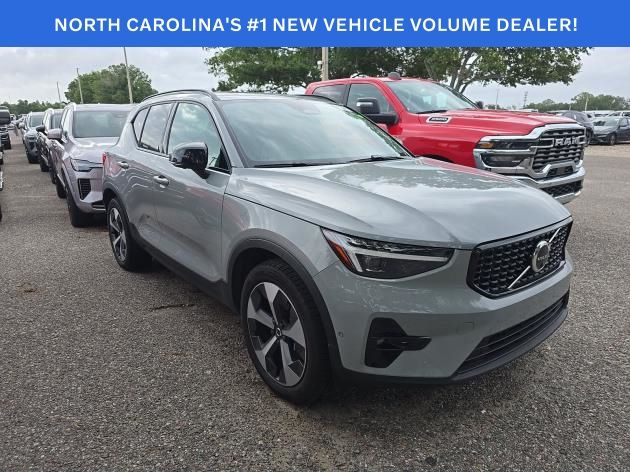 Vapour Gray Metallic 2026 Volvo XC40 SUV / Crossover All-Wheel Drive Automatic