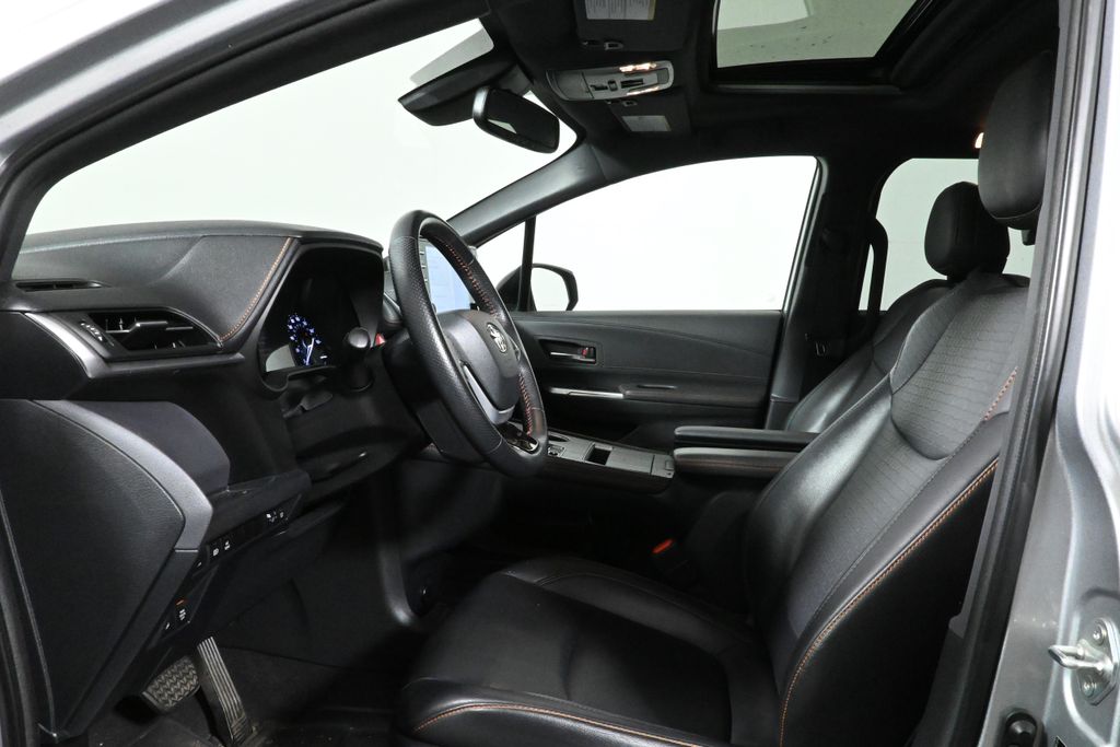 Thumbnail: 2021 Toyota Sienna - 3