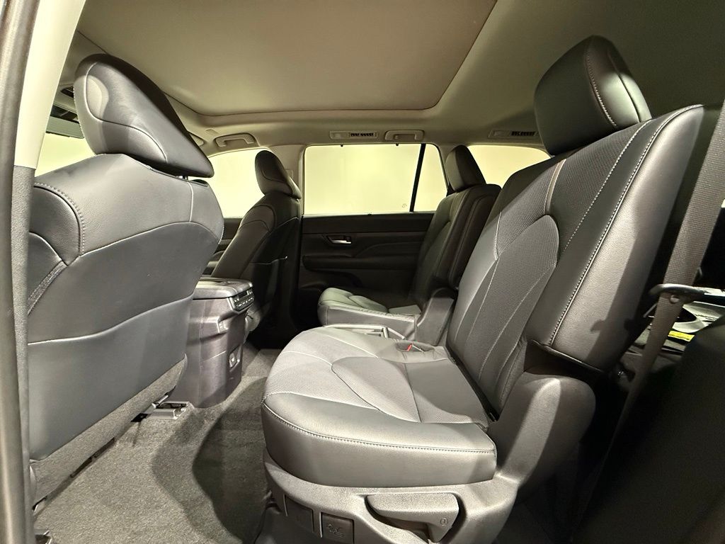 Thumbnail: 2026 Toyota Grand Highlander - 20