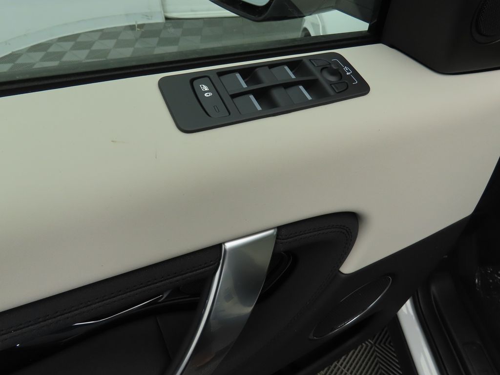 Thumbnail: 2024 Land Rover Discovery Sport - 23