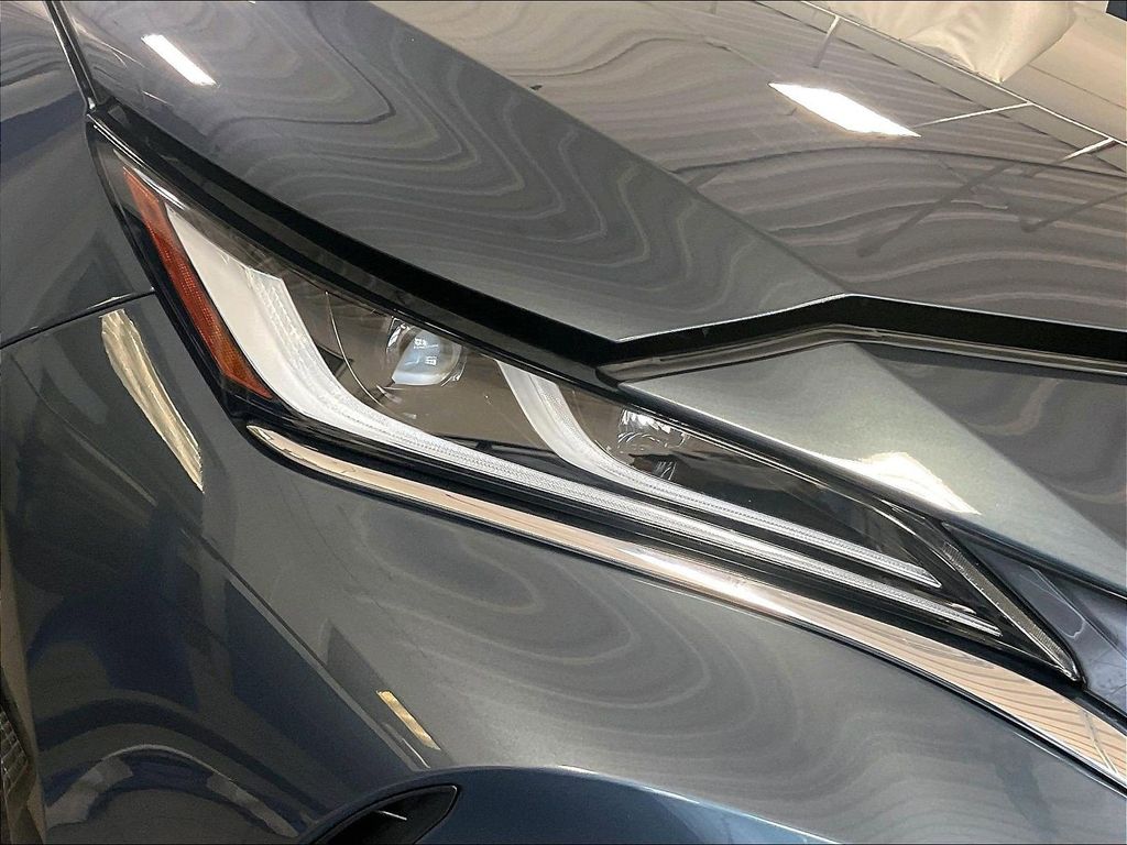 2023 Toyota Venza — photo 32