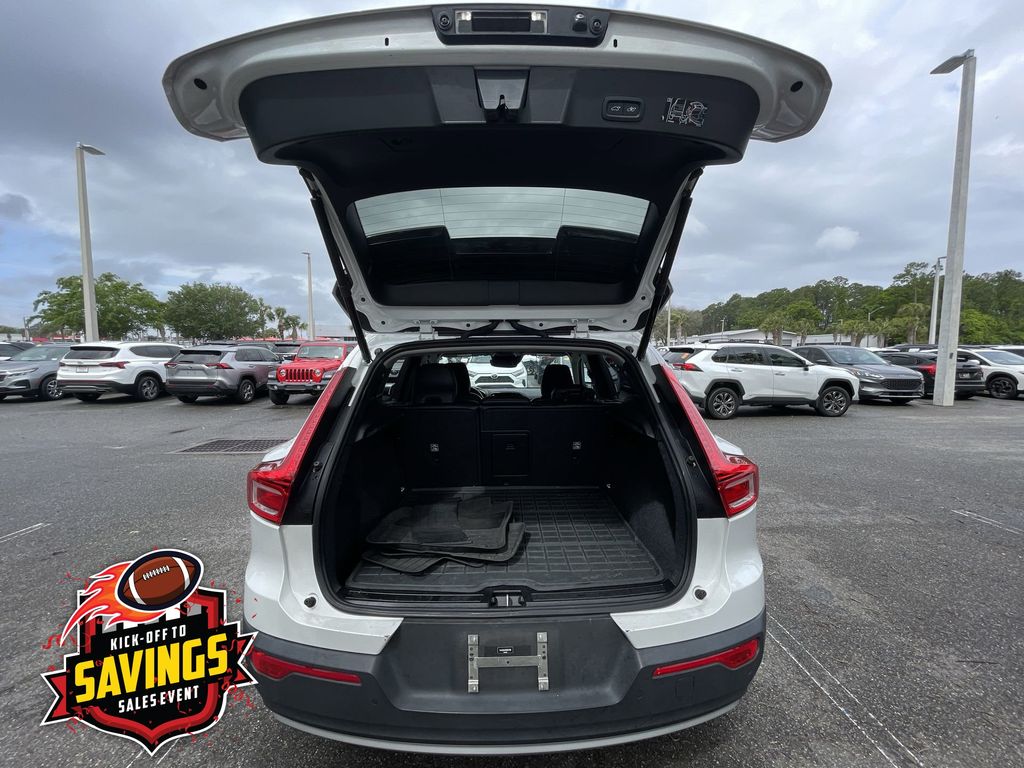 Used 2022 Volvo XC40 SUV