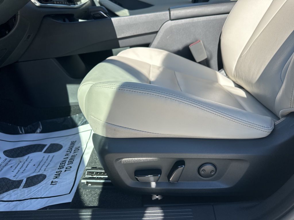 2024 Everest White Pearl Nissan Rogue SL FWD SUV