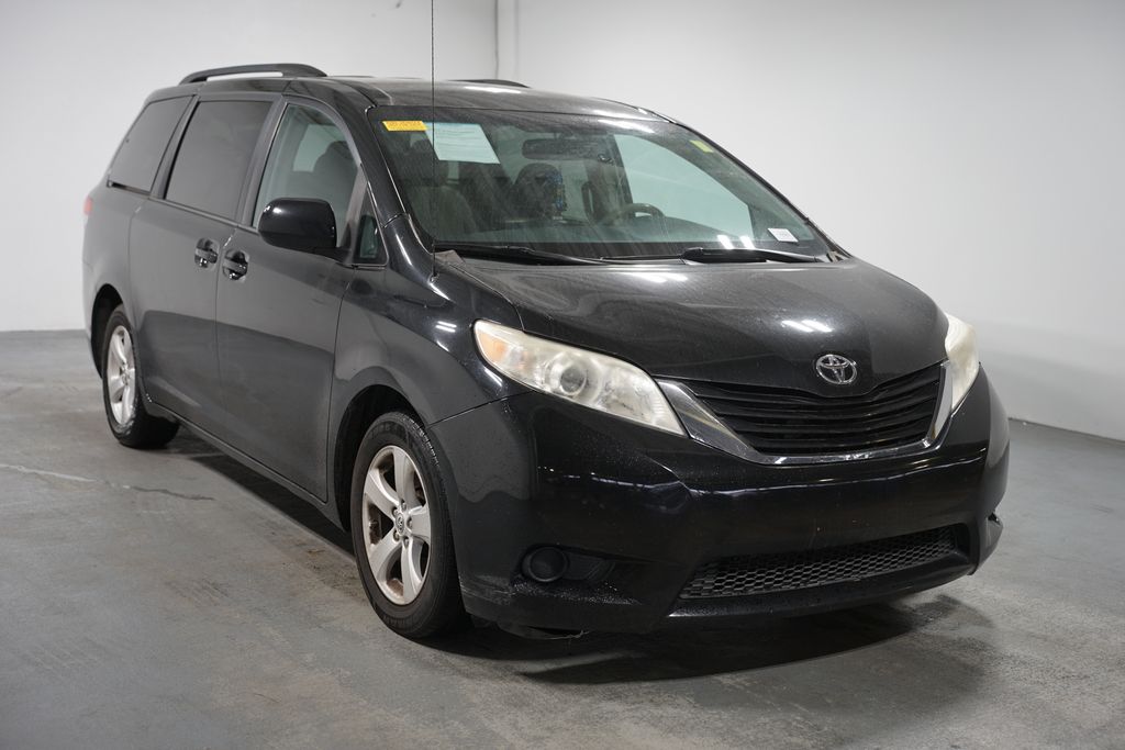 2014 Toyota Sienna LE 3