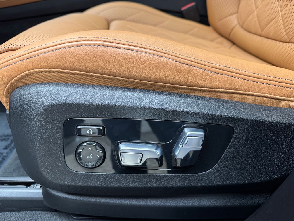 Certified Used 2024 White BMW xDrive40i image 11