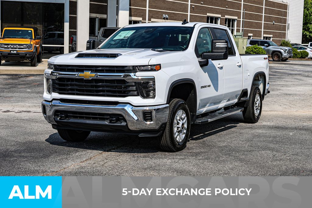 2024 Chevrolet Silverado 2500HD LT photo 3