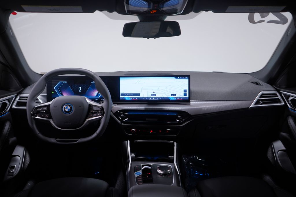 Thumbnail: 2025 BMW i4 - 10