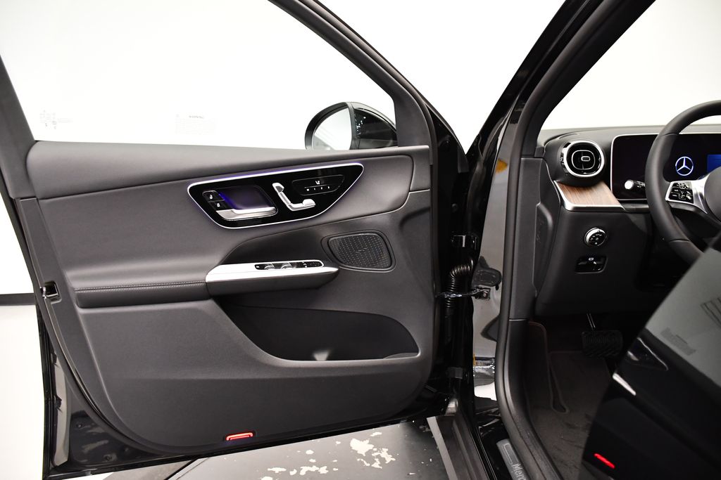 Thumbnail: 2025 Mercedes-Benz GLC - 29