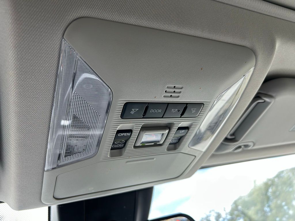 Thumbnail: 2025 Toyota RAV4 - 28