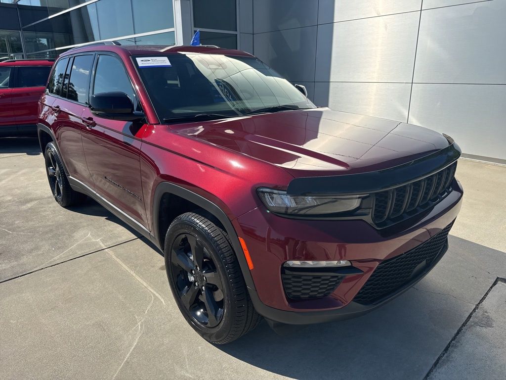 Velvet Red Pearlcoat 2025 Jeep Grand Cherokee Limited RWD SUV / Crossover 4X2 8-Speed Automatic