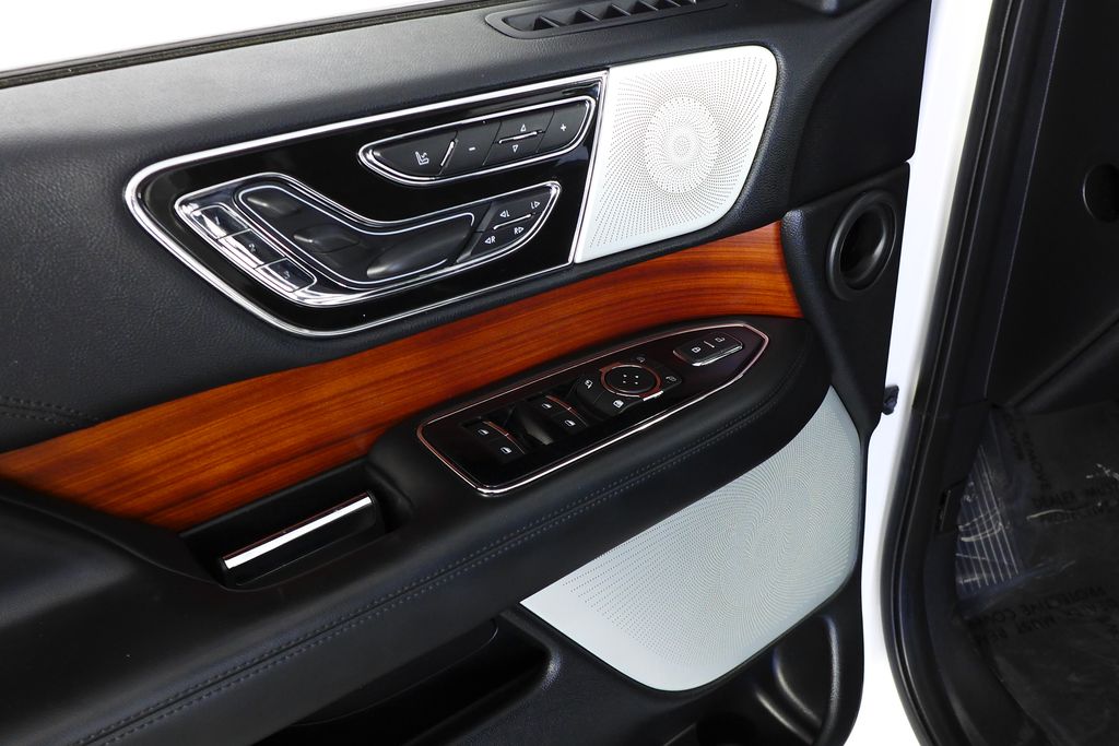Thumbnail: 2019 Lincoln Navigator - 12