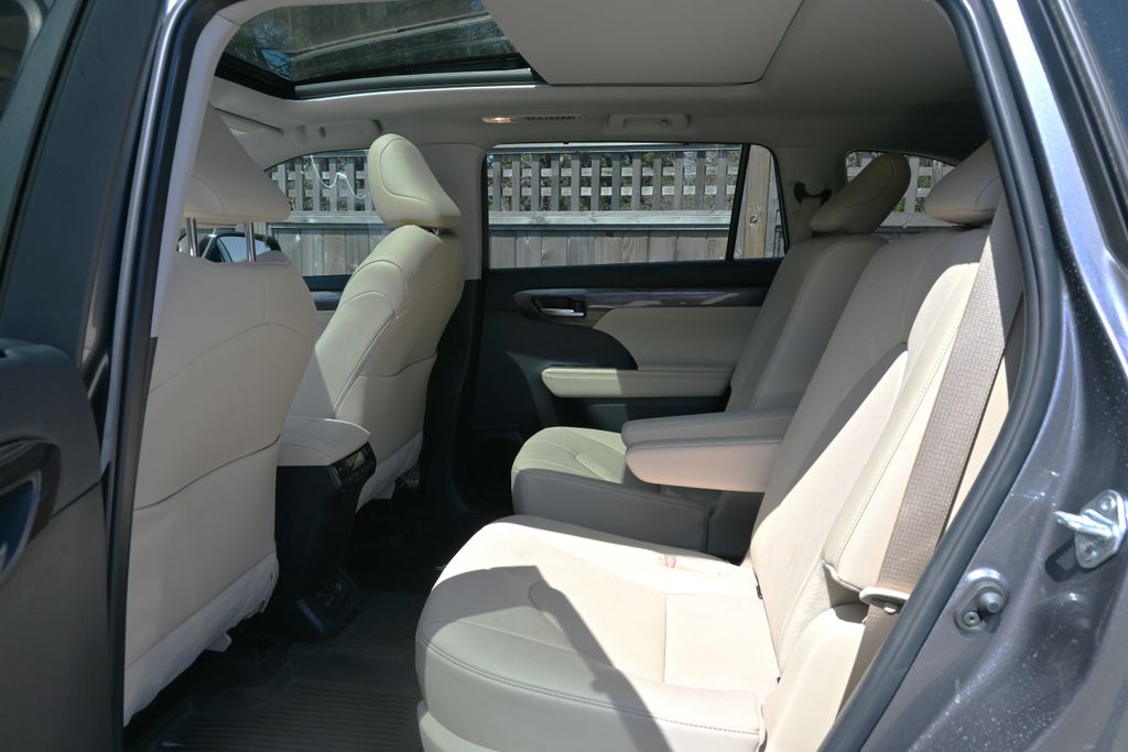 Thumbnail: 2024 Toyota Highlander - 11