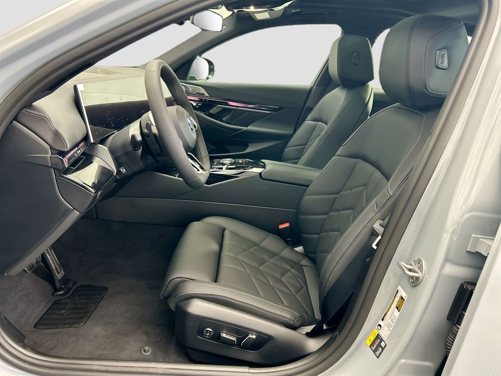 Thumbnail: 2026 BMW i5 - 18